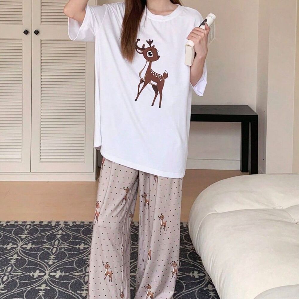 Dazy Women's Brown and white cute deer graphic pj loungewear set